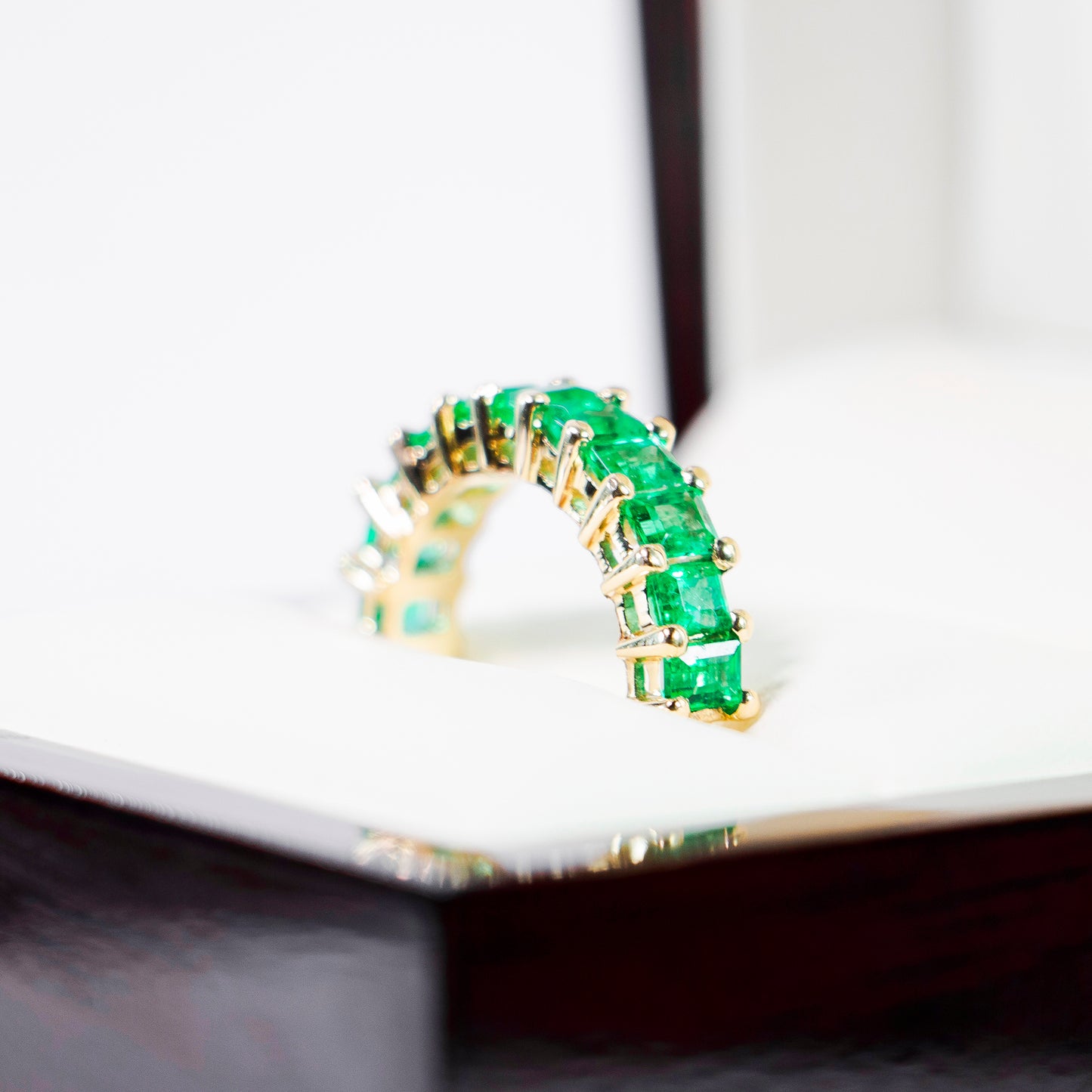 Anillo de Esmeraldas