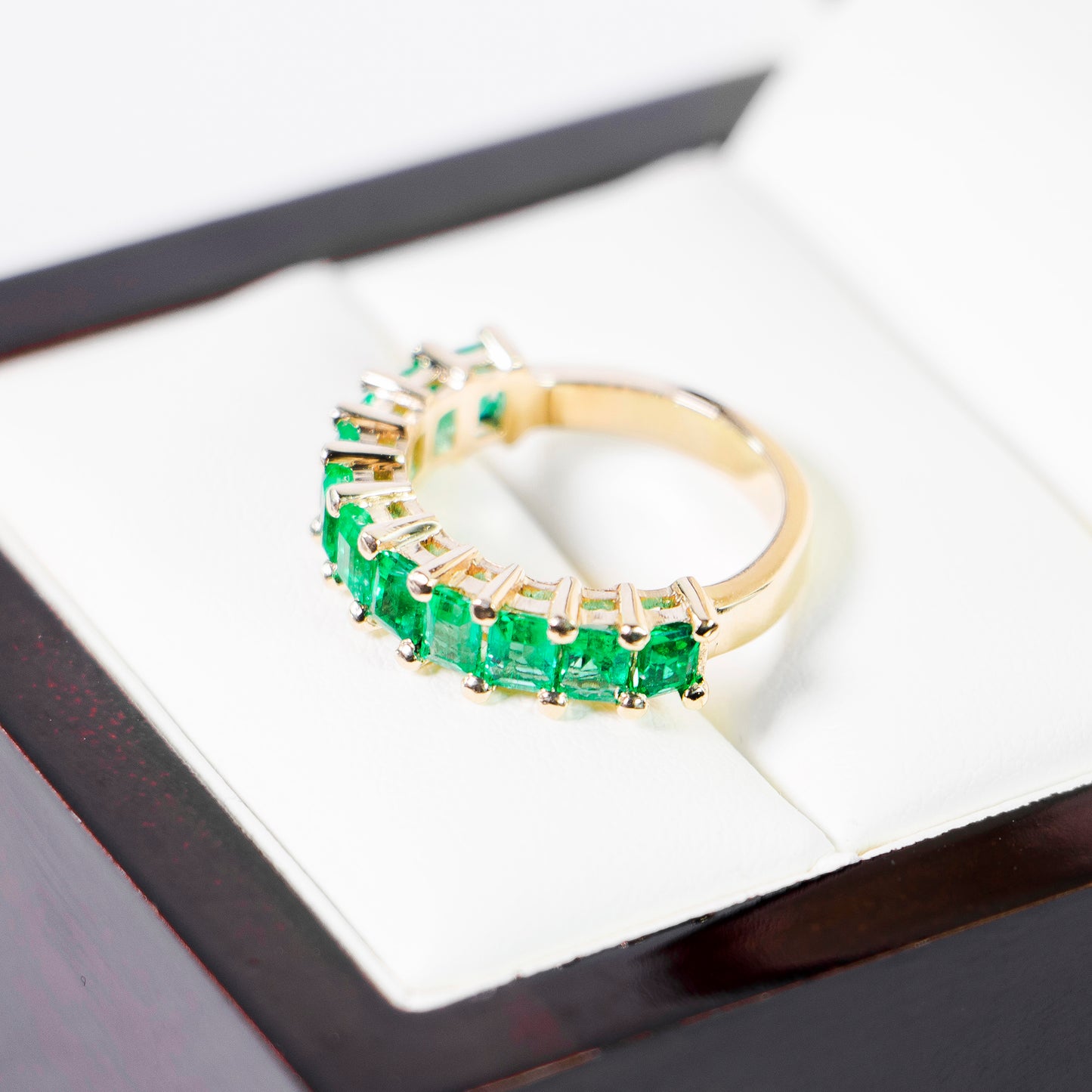 Anillo de Esmeraldas