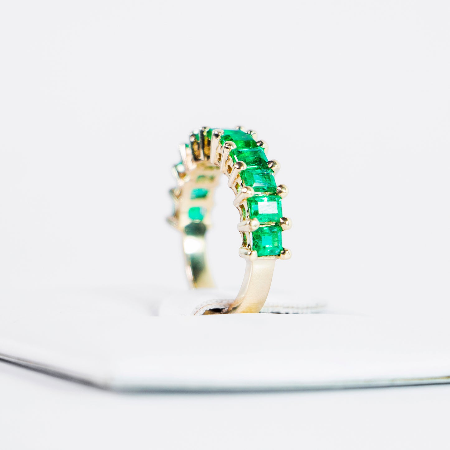 Anillo de Esmeraldas