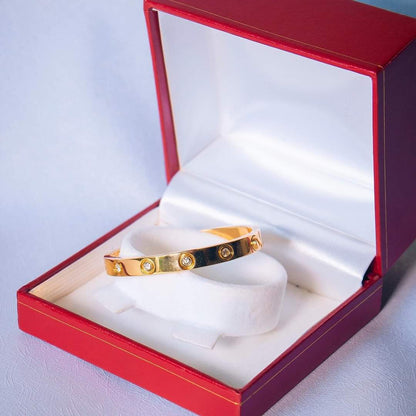 Aro de Tornillos y Diamantes