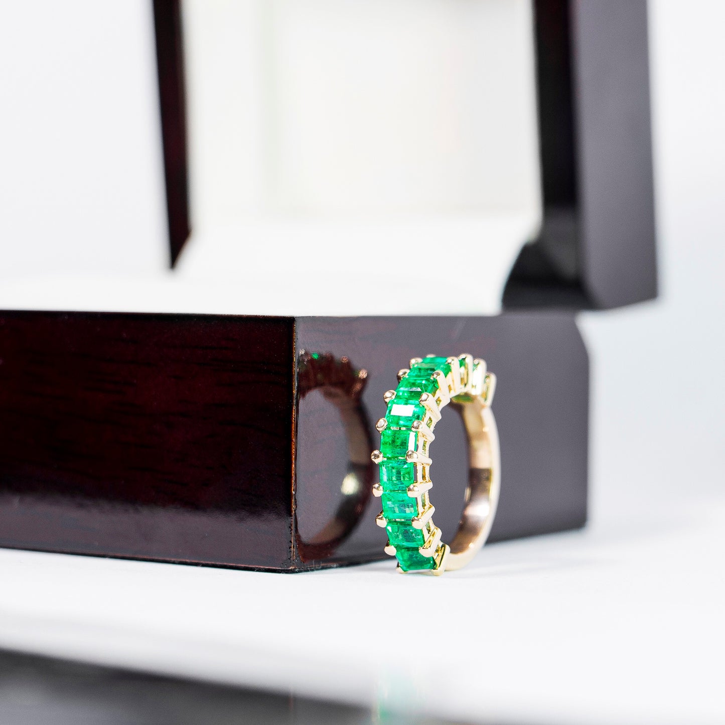 Anillo de Esmeraldas